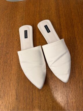 Natori White Pointed-Toe Slide Mules